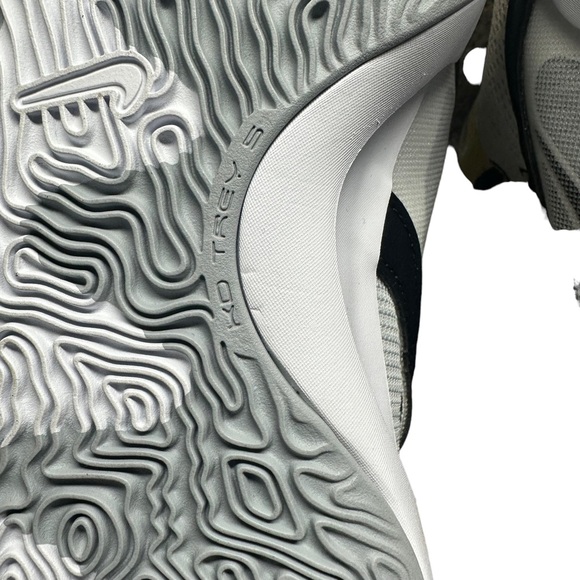 NIKE KD Trey 5 X Basketball Shoes Size 11 Wolf Grey White Black - Picture 3 of 10